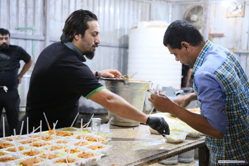 موكب مكتب المرجع اليعقوبي في البصرة يواصل تقديم خدماته للزائرين الوافدين وسط آشادة واسعة 