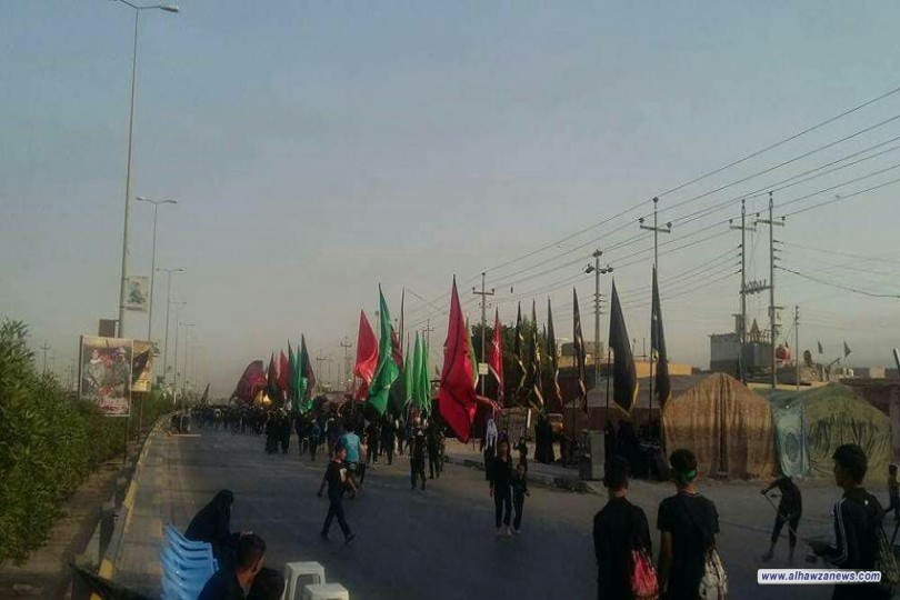 سيراً على الأقدام أهالي البصرة ومن معهم يتَّجهون إلى كربلاء لإحياء مراسيم زيارة أربعين الإمام الحسين (عليه السلام)