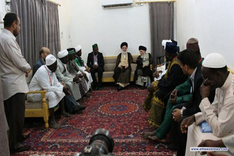 المرجع السيد الحكيم (مدّ ظله) يدعو رجال الدين والمبلغين في أفريقيا للانصراف بفاعلية إلى الدعوة لدين الحق ورسالة أهل البيت (عليهم السلام) والعمل بالموازين الشرعية بالتَوَاد والصدق والتواضع والتعايش