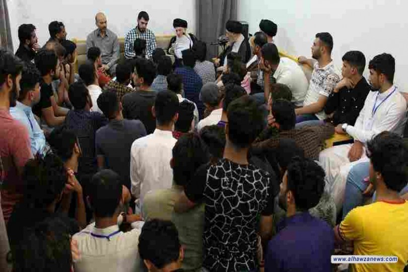 المرجع الديني السيد الحكيم يدعو الشباب المؤمن لتحمل المسؤولية بالدعوة إلى الدين الحق والسير وفق الموازين الشرعية وإفشائها في المجتمع بترو وبصيرة