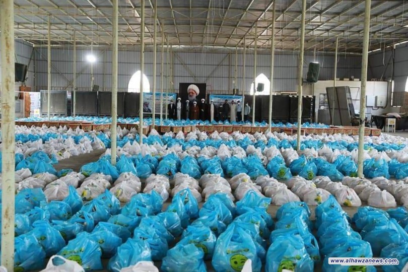 مكتب المرجع اليعقوبي في البصرة يوزع عشرين الفا من السلال الغذائية على المتضررين والمتعففين 