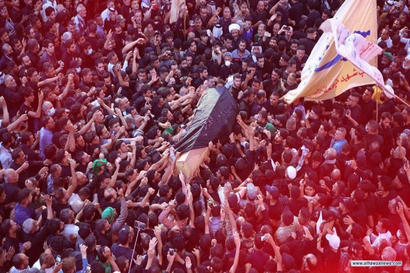 تشييع مهيب لخطيب المنبر الحسيني المرحوم السيد جاسم الطويرجاوي في كربلاء.. وجثمانه يوارى الثرى في مرقد الامام الحسين (ع)