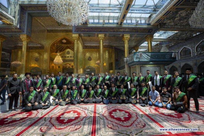 200 طالبٍ وطالبةٍ جامعيّين يتوّجون تخرّجهم عند مرقد أبي الفضل العبّاس (عليه السلام)   