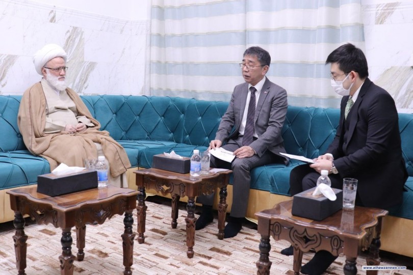المرجع اليعقوبي خلال استقباله السفير الياباني في العراق: الاسلام يدعو الى الوسطية والاعتدال ومحبة كل الناس على اختلاف ديانتهم