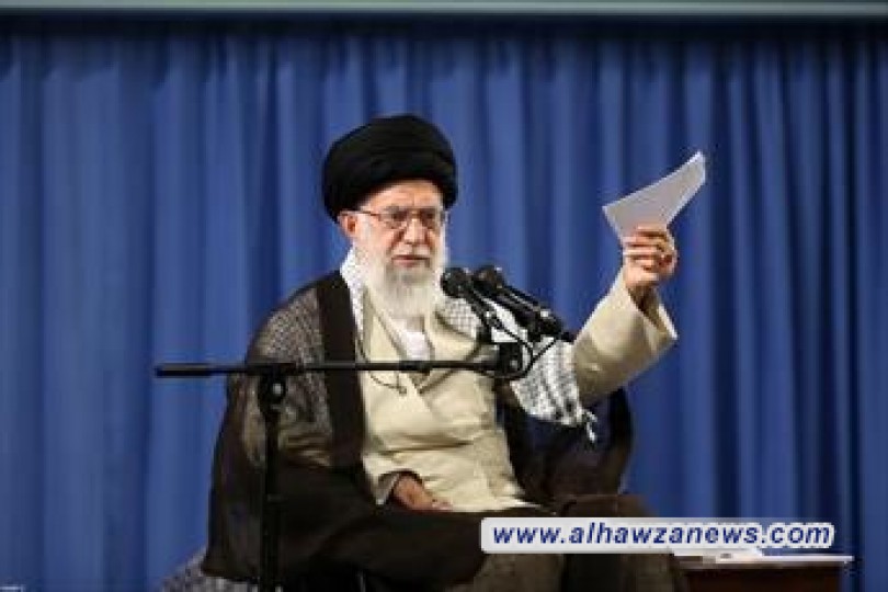 المرجع  السيد الخامئني لدى لقاءه طلبة وأساتذة الحوزات العلمية: مسؤولية الحوزة العلمية هي تربية علماء دين لتحقيق الإسلام في كافة شؤون المجتمع 