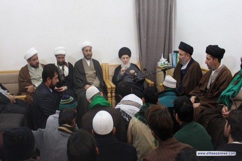 سماحة المرجع السيد الحكيم يستقبل طلبة مدرسة نور الحكمة للدراسات الحوزوية، ويدعوهم الى القيام بواجبهم التبليغي قربة لله تعالى والاهتمام بالمؤمنين وتحصينهم عقائديا بإخلاص وامانة لكسب ثقتهم. 