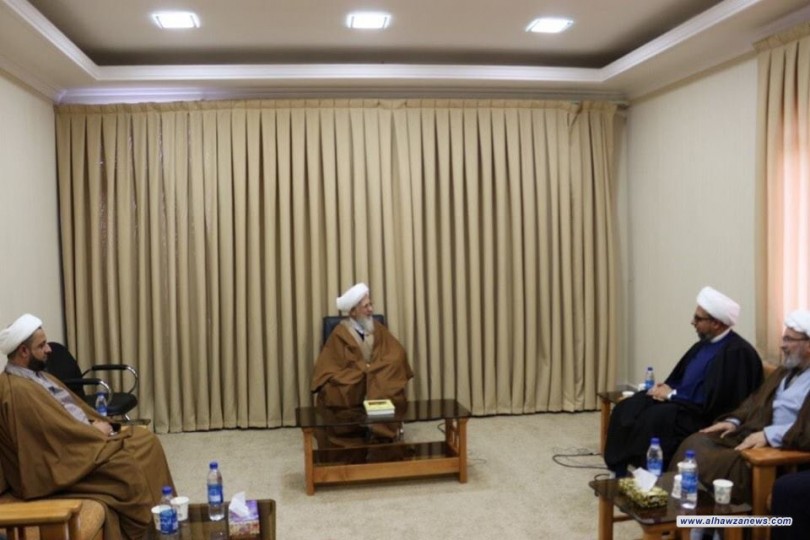 وفد مكتب سماحة المرجع الديني الشيخ محمد اليعقوبي (دام ظله) يزور سماحة المرجع الديني الشيخ جوادي آملي( مد ظله) في مكتبه الشريف في مدينة قم المقدسة .