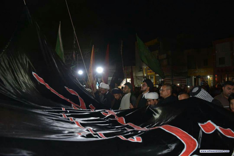 مكتب المرجع اليعقوبي في ذي قار يرفع راية الإمام الحسين(ع) وسط مدينة الناصرية إيذاناً ببدء العزاء على مصاب سيد الشهداء