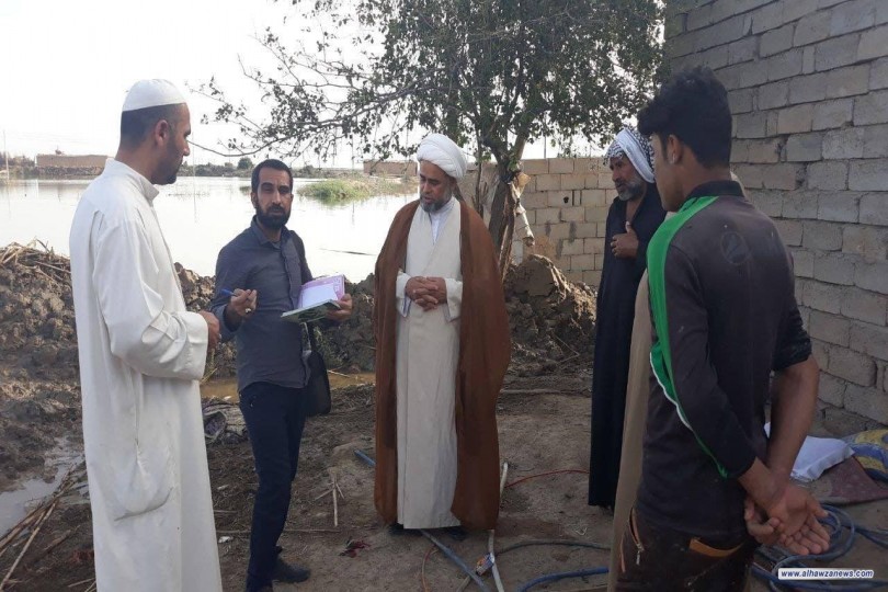 مكتب المرجع اليعقوبي في ميسان يستمر بتفقد العوائل المتضررة جراء السيول ويقدم الدعم العيني لهم